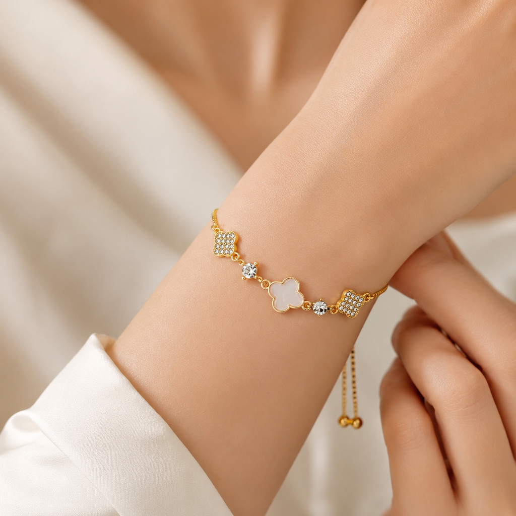 Mother-of-Pearl Four-Leaf Flower Bracelet